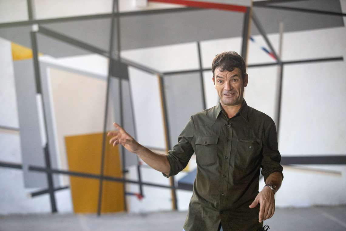 The Spanish Miguel Fructuoso, participant in the exhibition "Artists in Production", which brings together creators from Cuba and Spain in Havana.  Photo: Yander Zamora / EFE.