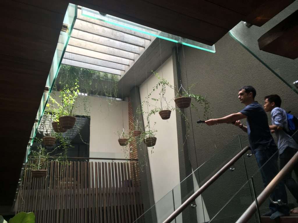 Casa privada en Hanói, 2017. Durante un viaje por Viet Nam con sus estudiantes del Curso de Diseño de la Universidad Nacional de Singapur. (Foto: su archivo personal).
