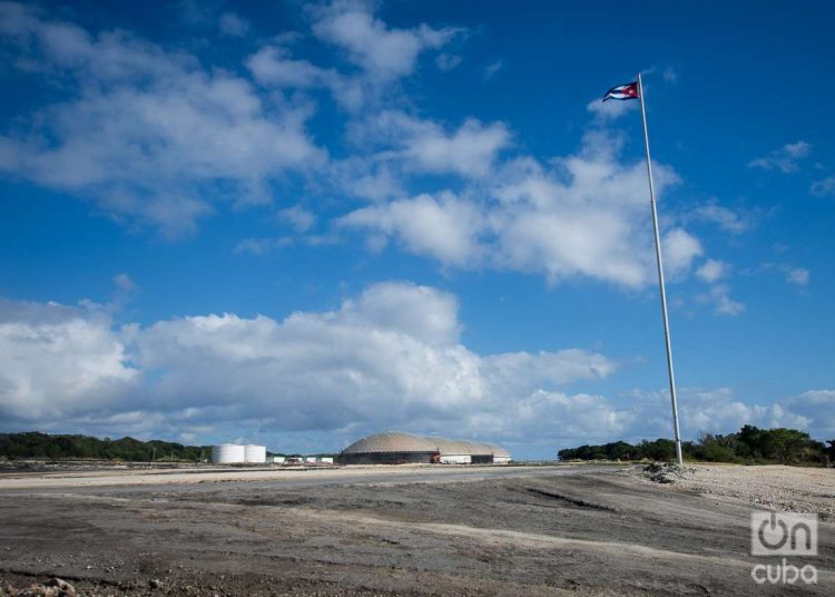 Imagen de archivo de la Base de supertanqueros de Matanzas, meses después del devastador incendio de agosto de 2022. Foto: Otmaro Rodríguez / Archivo.