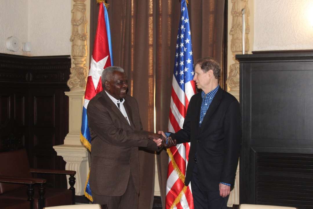 US Senator Ron Wyden meets with Cuban parliamentarians
