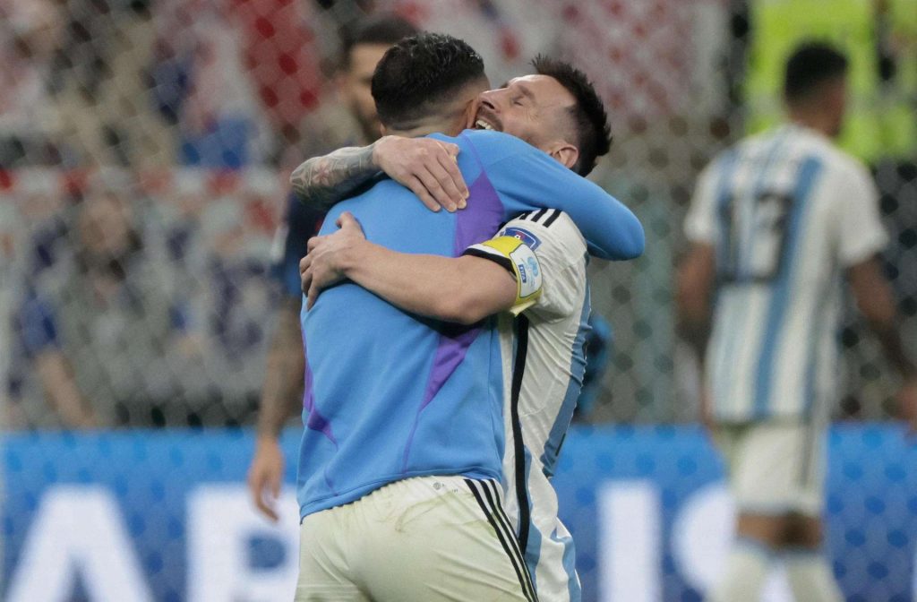 Jugadores de Argentina celebran el triunfo frente a Croacia en el estadio de Lusail. Foto: EFE/Juan Ignacio Roncoroni.
