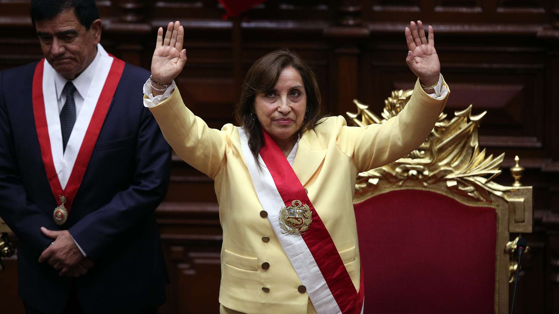 Peruvian President tries to dissolve Congress, is dismissed and ends up in custody