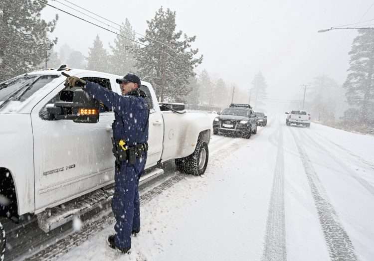 Las tormentas de nieve y el mal tiempo azotan a Estados Unidos. Foto: Will Lester/The Orange County Register.