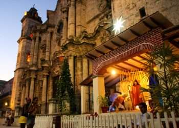 Representación del nacimiento de Jesús en la catedral de La Habana. Foto: tomada de VenaCuba.