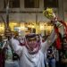 Afición marroquí celebra el triunfo de Marruecos frente a España en el Souq Waqif market en Doha, 6 de diciembre 2022. Foto: EFE/EPA/Martin Divisek.