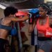 El boxeo para mujeres ha ganado aceptación en todo el planeta y forma parte el programa olímpico desde la edición de Londres 2012. Foto: Yamil Lage/AFP.