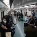 Personas en el metro de Pekín, China. Foto: Wu Hao / EFE / EPA / Archivo.