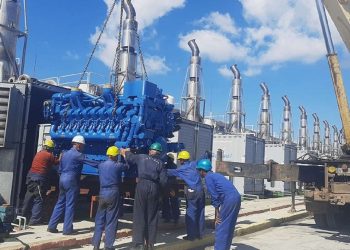 Trabajadores de varias provincias apoyaron en el montaje e instalación de 20 motores diésel en la Central Eléctrica de Grupos Electrógenos de Cienfuegos. Foto: Mireya Ojeda Cabrera/5 de septiembre.