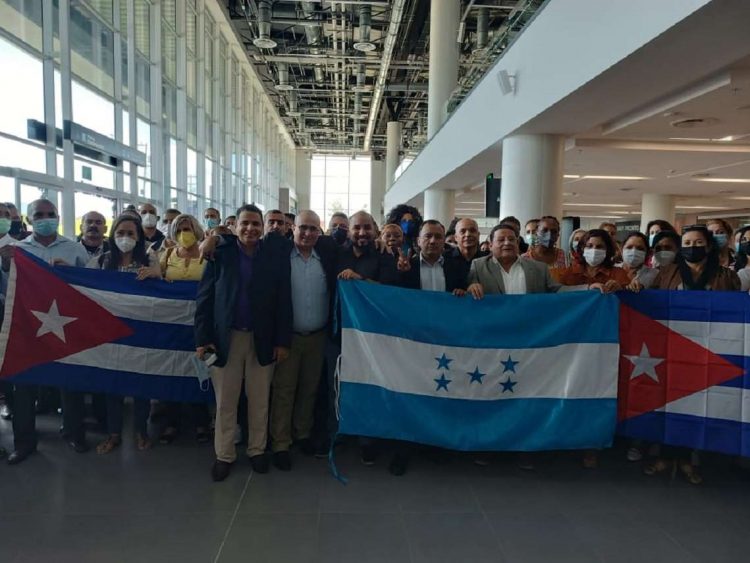 Cuba y Honduras, bajo la presidencia de Xiomara Castro, firmaron en julio un Memorando de Entendimiento para promover el intercambio y la cooperación. Foto: de la cuenta en Twitter de Josefina Vidal.