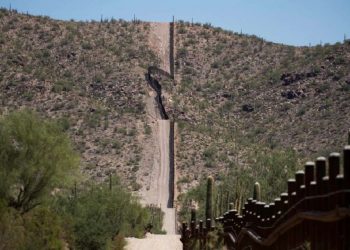 Frontera de Estados Unidos y México, cerca de Lukeville, condado de Pima, Arizona. Foto: VOA.