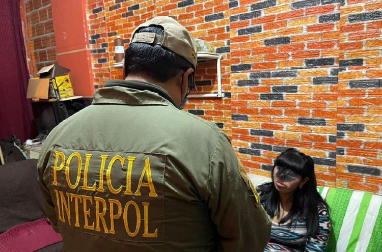 Personal de la Interpol durante operativo en Bolivia. Foto: Interpol.