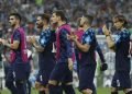Jugadores de Croacia aplauden tras el partido de semifinales en que cayeron frente a Argentina en el estadio de Lusail. Foto: EFE/ Juanjo Martín.