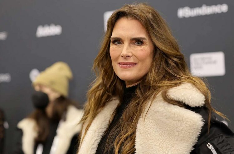 La actriz Brooke Shields, conocida por sus papeles en cintas como “El lago azul” y “Endless love”, reveló este viernes que fue violada cuando comenzaba en Hollywood. Foto: Tomada de The New York Post.