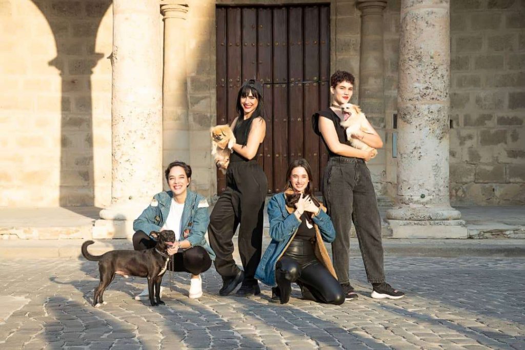 Alicia Hechavarría, Elena Gelpi, Alpilia y Kelly Dubed en la Plaza de la Catedral lanzando la campaña. Foto: Fotos Mahe. 