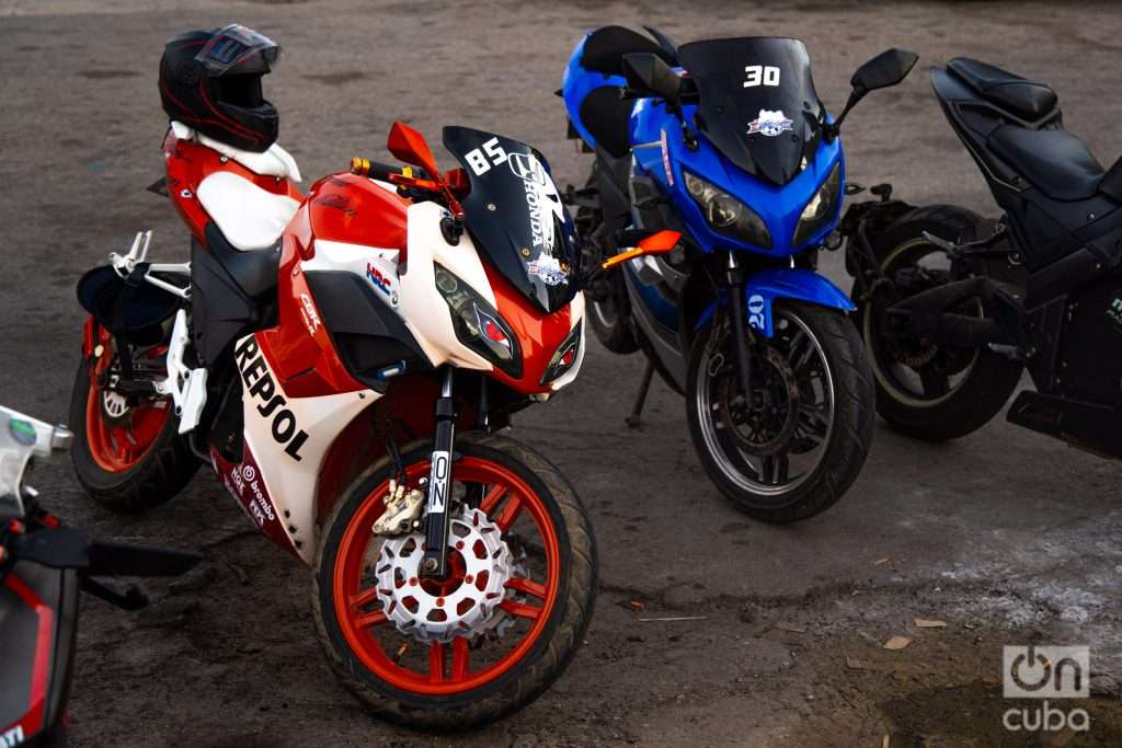 Dos motos racing del club en La Habana Cuba Foto: Jorge Ricardo.