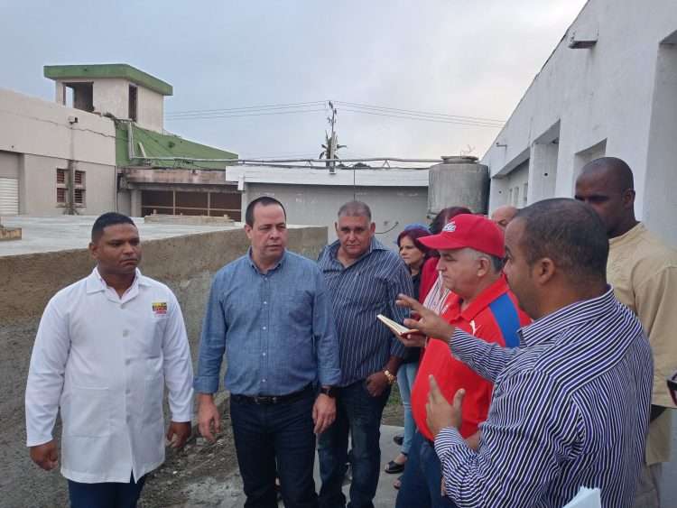 En varias provincias de Cuba se trabaja para poner en funcionamiento nueve centros de hemodiálisis en el primer semestre del 2023. Foto: Evelyn Corbillón/ACN