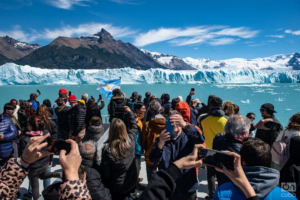 Medio millón de turistas visita cada año el Glaciar Perito Moreno. Foto: Kaloian.
