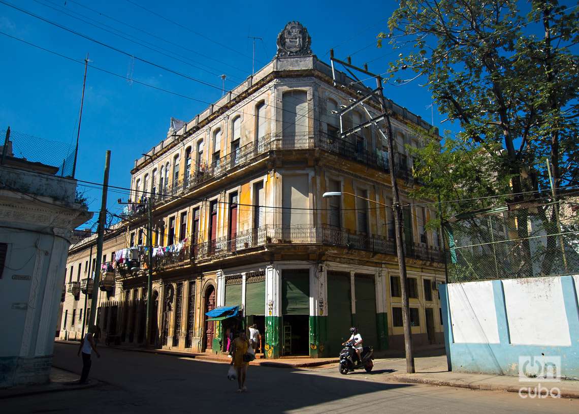 Corner of the Jesús María neighborhood, in Havana.  Photo: Otmaro Rodriguez.