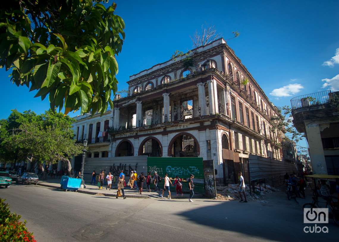 Old hotel Isla de Cuba.  Photo: Otmaro Rodriguez.