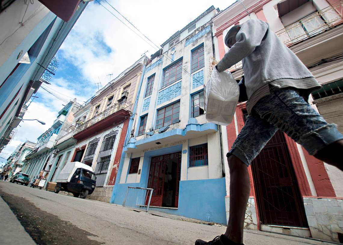 The Mail Carriers Association was inaugurated in this blue building on Revillagigedo street.  Photo: Otmaro Rodriguez.