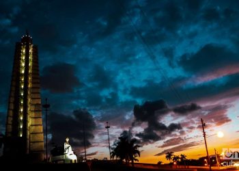 Mausoleo de José Martí en la plaza de la Revolución en La Habana. Foto: Kaloian.