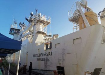 El barco cablero Pierre de Fermat llevó a cabo la operación. Foto tomada de la cuenta en Twitter de Ana Teresita González, durante la apertura del proyecto.