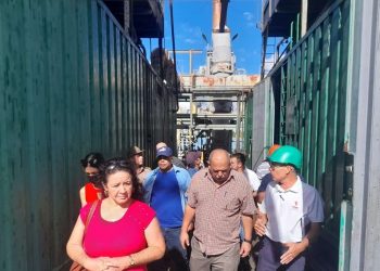 El ministro de Energía y Minas hizo la declaración durante una visita a la termoeléctrica Carlos Manuel de Céspedes, de la provincia central de Cienfuegos. Foto: Ministerio de Energía y Minas de Cuba/Twitter.