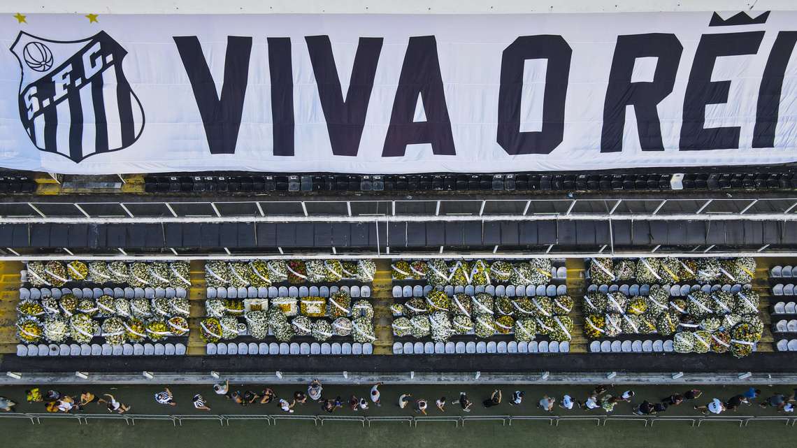 Brazilians say goodbye to Pele at the Vila Belmiro stadium