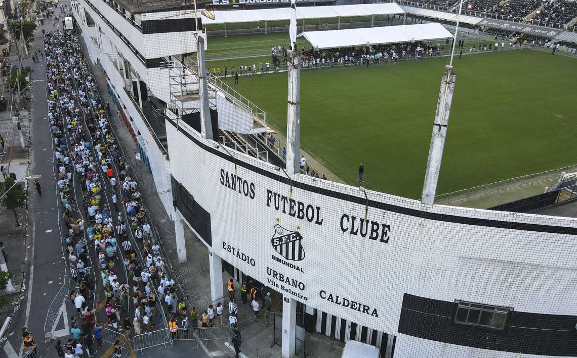 Brazilians say goodbye to Pele at the Vila Belmiro stadium
