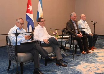 Una de las primeras actividades de Díaz-Canel y la delegación que le acompaña ha sido un encuentro “con sectores económicos, empresariales y turísticos en Buenos Aires”. Foto: Presidencia de Cuba.