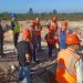 Autoridades y especialistas cubanos visitan un sitio de minería ilegal en la provincia de Ciego de Ávila. Foto: Román Romero / ACN.