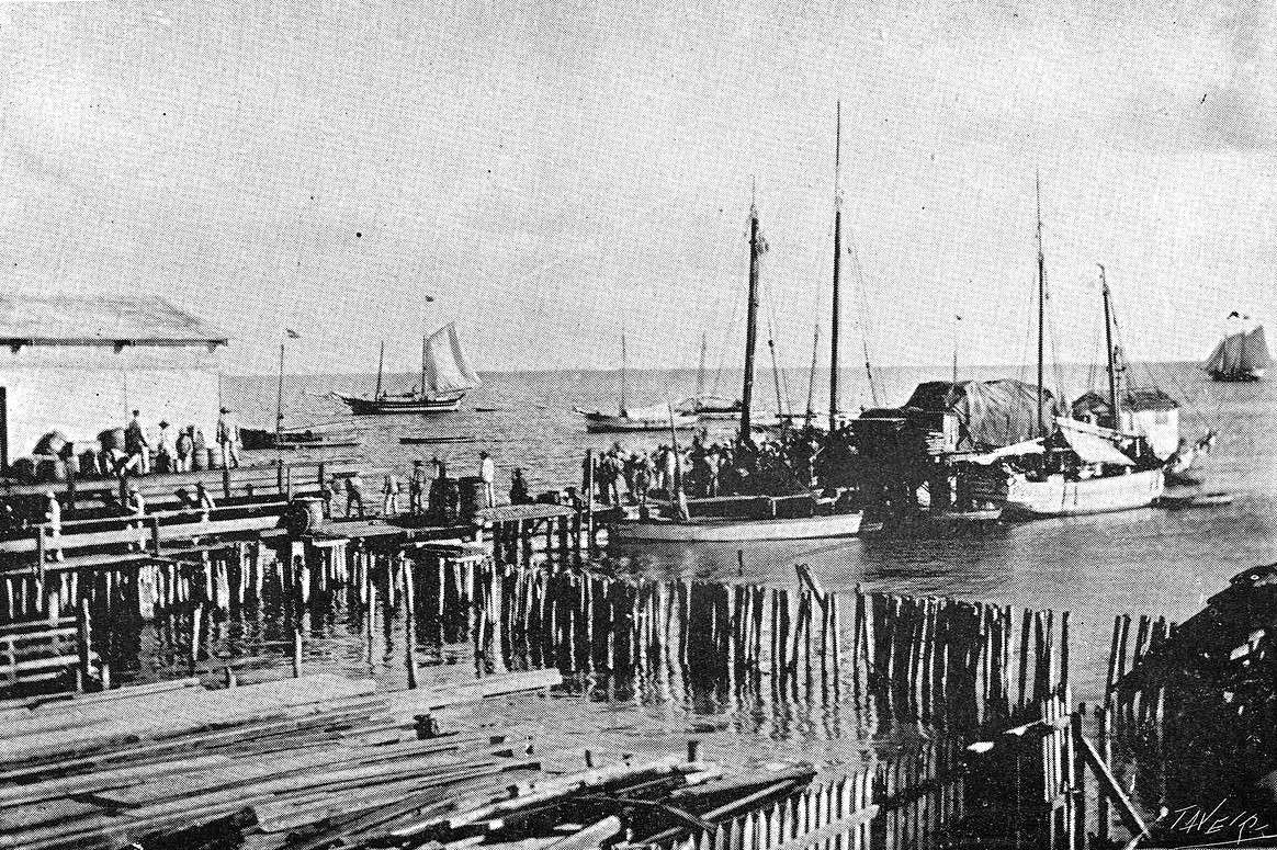 Puerto de Júcaro. Al embarcadero transportaban materiales que se utilizaron en la construcción de la Trocha