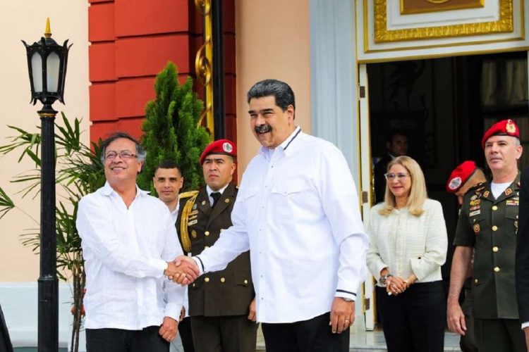 “Tuvimos una reunión amplia y muy fructífera”, escribió Maduro en su cuenta de Twitter tras el encuentro, lo cual fue republicado por Petro. Foto: de cuenta en Facebook de Nicolás Maduro.