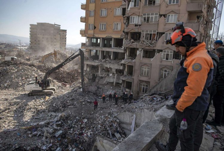 Cada día que pasa son menores las posibilidades de encontrar sobrevivientes del terremoto en Turquía. Foto: Erdem Sahin/EFE.