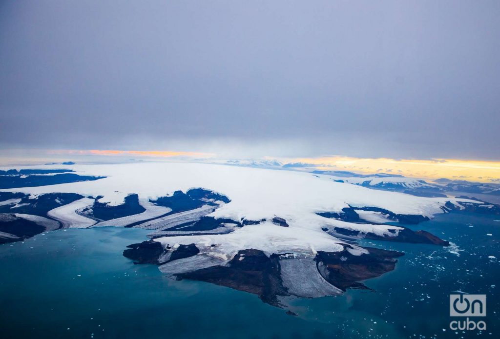 Vista aérea de una porción del continente antártico.