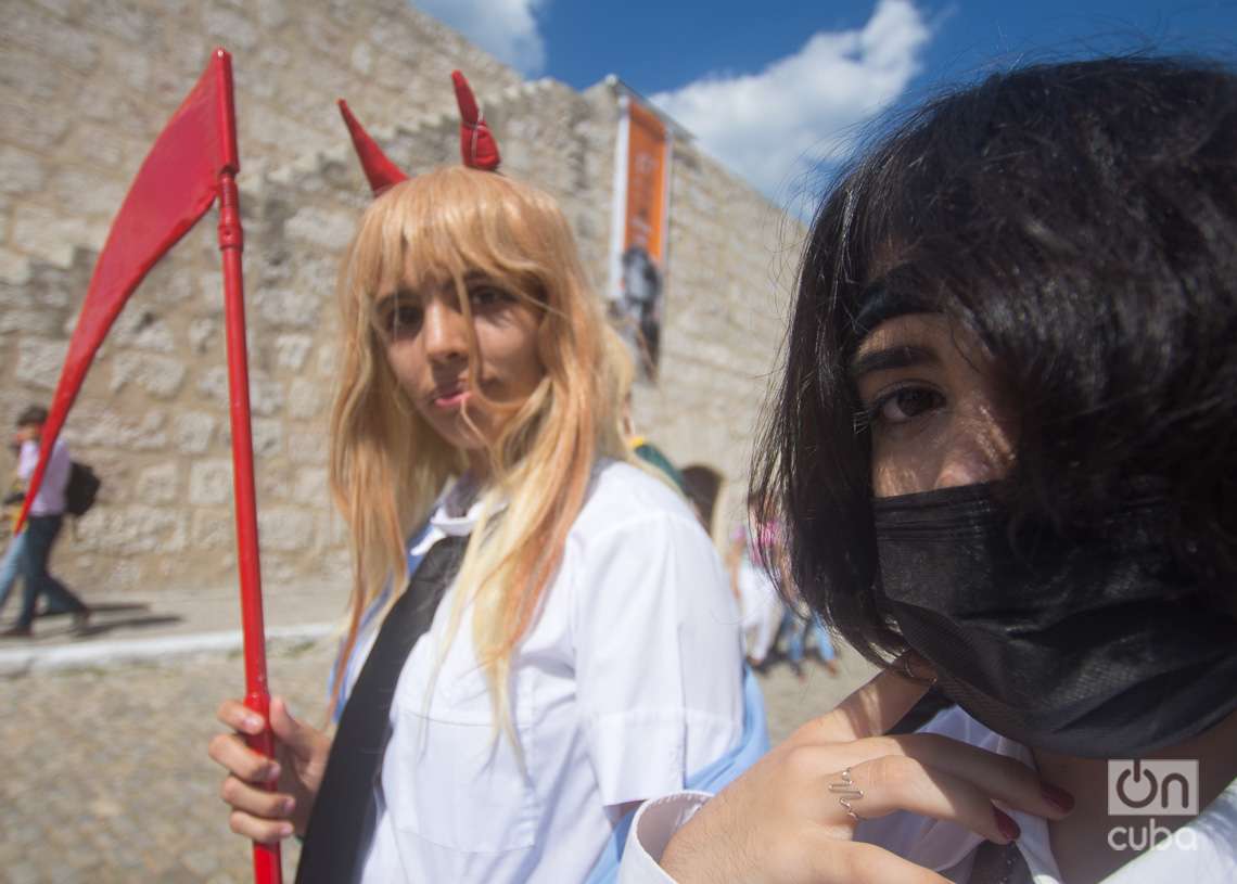 Young Cuban cosplayers at the La Cabaña fortress, during the 2023 Havana International Book Fair. Photo: Otmaro Rodríguez.