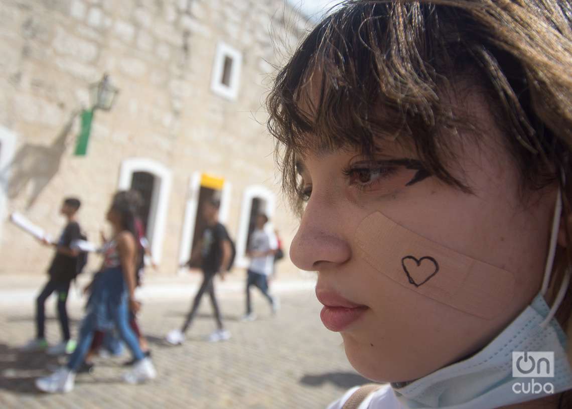 A young Cuban cosplayer at the La Cabaña fortress, during the 2023 Havana International Book Fair. Photo: Otmaro Rodríguez.