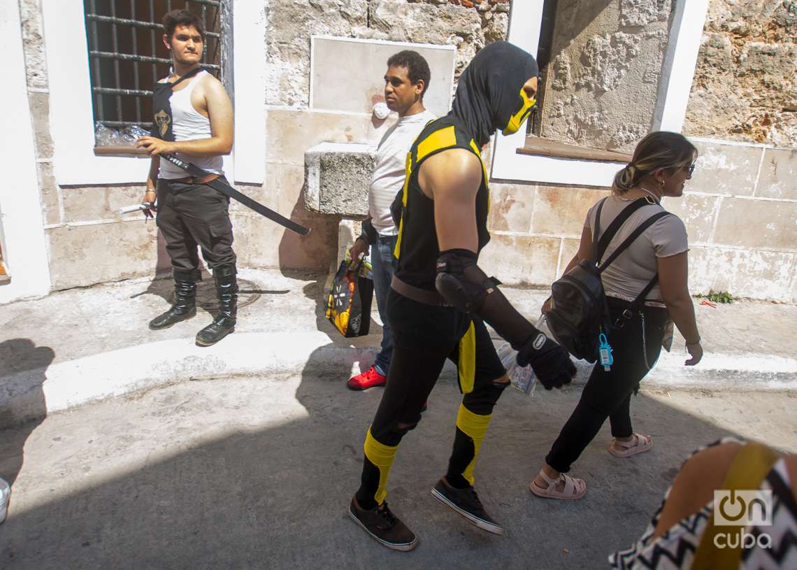 Young Cuban cosplayers at the La Cabaña fortress, during the 2023 Havana International Book Fair. Photo: Otmaro Rodríguez.