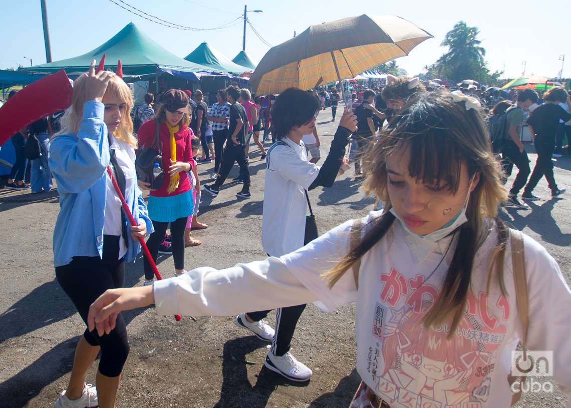 Young Cuban cosplayers at the La Cabaña fortress, during the 2023 Havana International Book Fair. Photo: Otmaro Rodríguez.