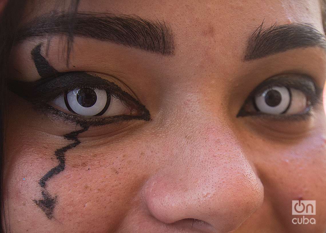 A young Cuban cosplayer at the La Cabaña fortress, during the 2023 Havana International Book Fair. Photo: Otmaro Rodríguez.