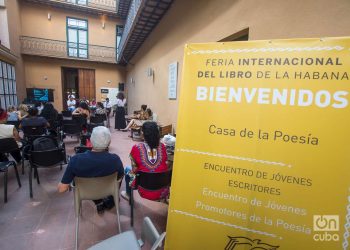 Encuentro de Jóvenes Escritores en la Casa de la Poesía, de durante la Feria Internacional del libro de La Habana 2023. Foto: Otmaro Rodríguez / Archivo.