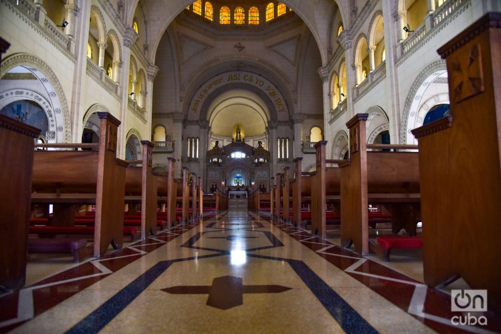 Interior de Jesús de Miramar. Foto: Kaloian.