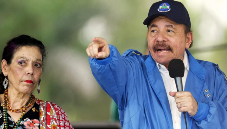 El presidente Daniel Ortega (77) y su esposa, la vicepresidenta Rosario Murillo (71), durante un acto en Managua. Foto: EFE.