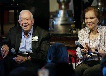 Carter y su esposa, la exprimera dama Rosalynn Carter, en julio de 2021.  Foto: John Bazemore/AP.