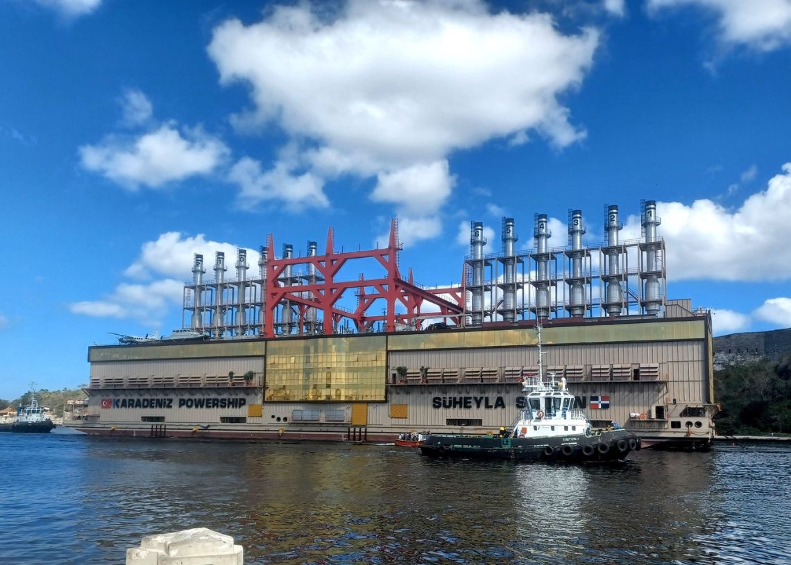 Llegada a La Habana de una nueva central flotante para la generación de energía eléctrica, el 1 de febrero de 2023. Foto: Juan Carlos Petrirena.