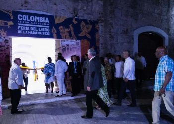 Miguel Díaz-Canel durante la inauguración de la Feria Internacional del Libro hoy, en la fortaleza Morro-Cabaña, en La Habana. Foto: Yamil Lage/POOL/Efe.