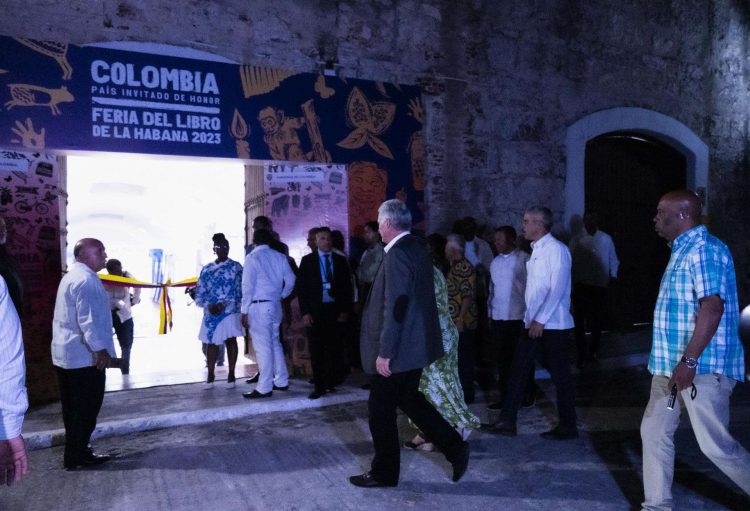 Miguel Díaz-Canel durante la inauguración de la Feria Internacional del Libro hoy, en la fortaleza Morro-Cabaña, en La Habana. Foto: Yamil Lage/POOL/Efe.