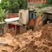 Según el recuento oficial, el fuerte temporal ha obligado a más de 2400 personas a abandonar sus hogares por causa de inundaciones y corrimientos de tierra. Foto: Folha de Sao Paulo.