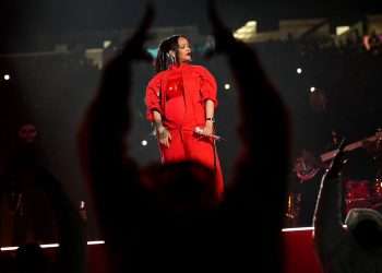 Rihanna vuelve a los escenarios en el Super Bowl (2023). Foto: Doug Mills. Tomada de The New York Times.