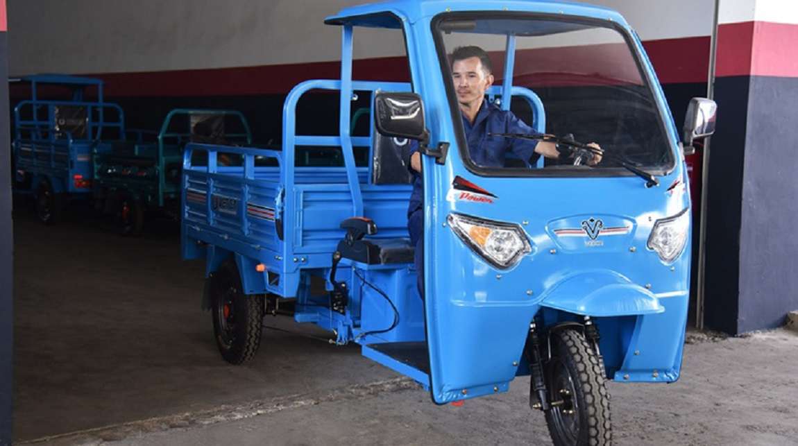 Triciclo eléctrico perteneciente a la Empresa China Tianjin Dongxing Industrial Group Co.Ltd, ensamblados en Cuba, por la Asociación Económica Internacional Vehículos Eléctricos del Caribe (VEDCA). Foto: Omara García Mederos / ACN.